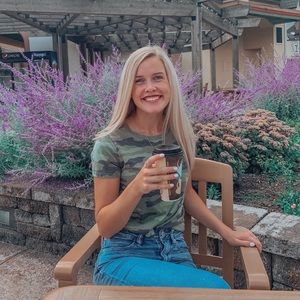 Meet your Posher, Danielle